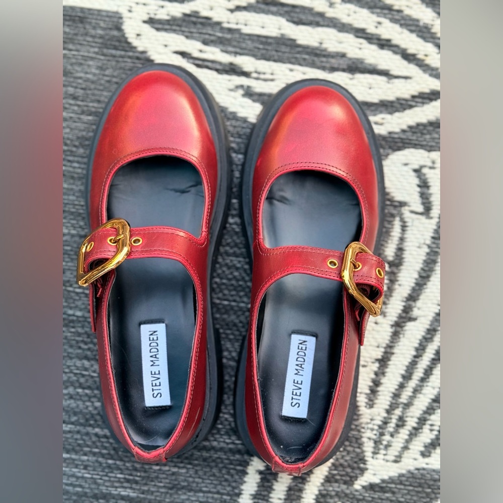 Steve Madden Lyndon Lug
Sole Mary Jane in Red Burgundy and black size 8.5 $99